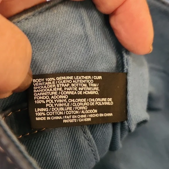 Liz Claiborne Purse RN70272/CA16396 - Picture 6 of 9